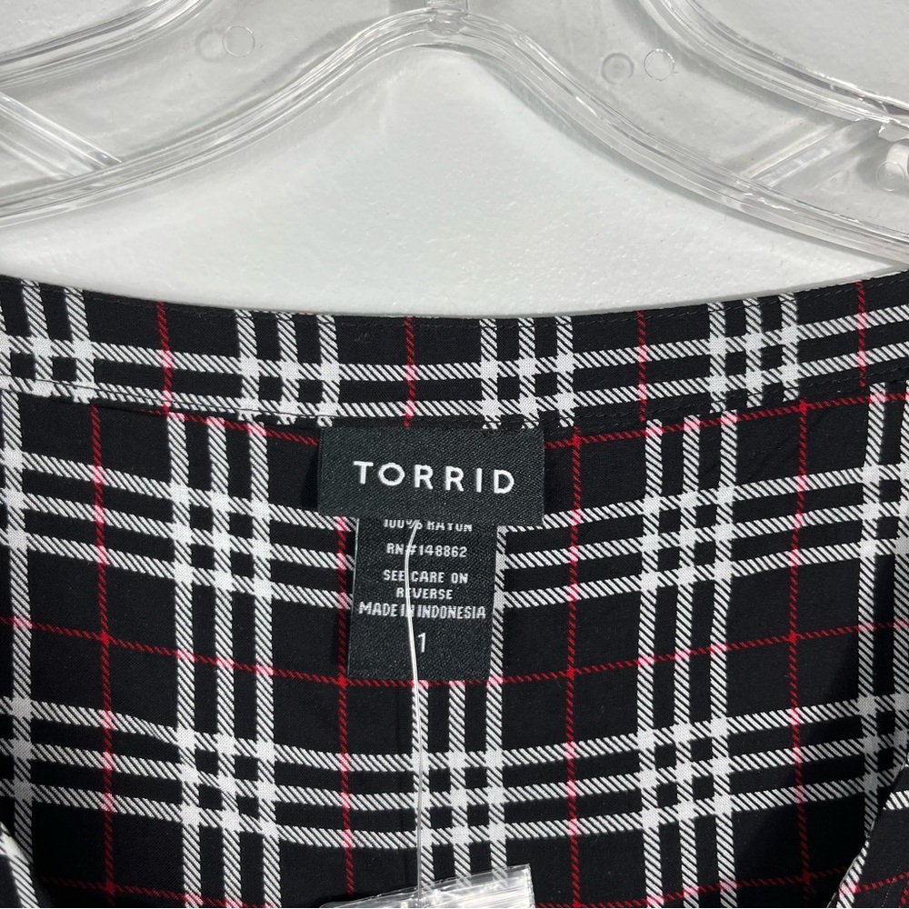 Torrid Black & Red Plaid Lace Up Long Sleeve Challis Tunic Top Blouse NWT 1X - Picture 4 of 5